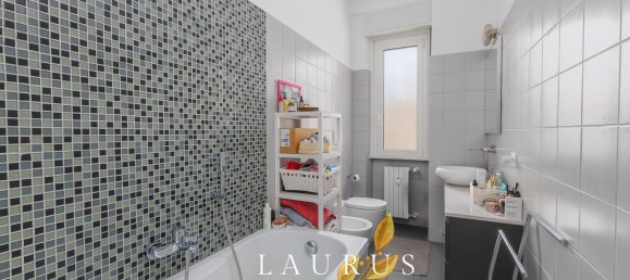 4 rooms Apartment in Milan, Italy No. 264880 2