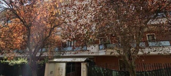 4 rooms Apartment in Rome, Italy No. 196956 3