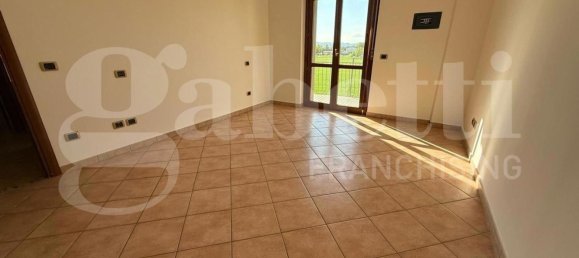 3 Schlafzimmer Wohnung in Bastia Umbra, Italy, Nr. 324196 9