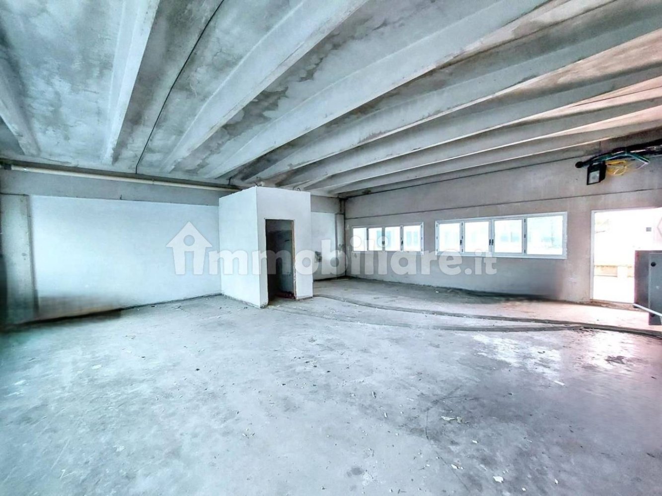 100m² Commercial property in Castel Maggiore, Italy No. 315749