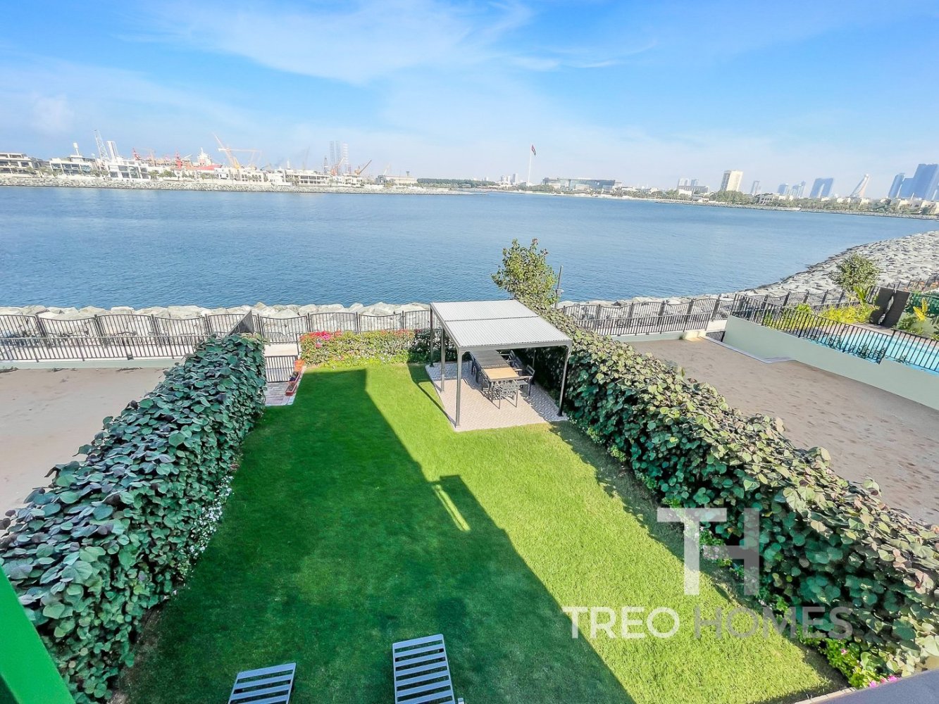 Вилла с 4 спальнями в Джумейра, ОАЭ № 28442