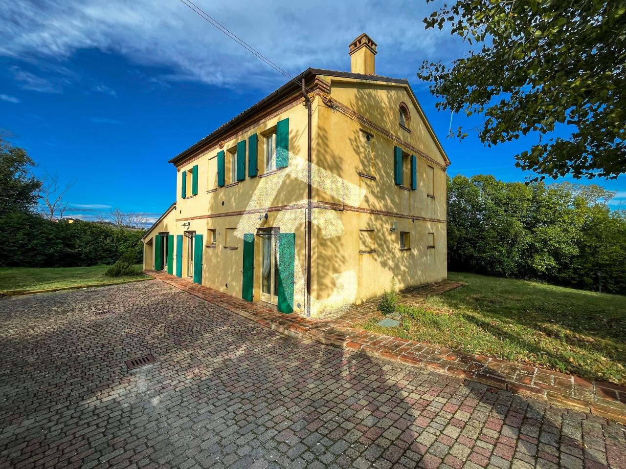 9-Zimmer Haus in San Marcello, Italy, Nr. 235386