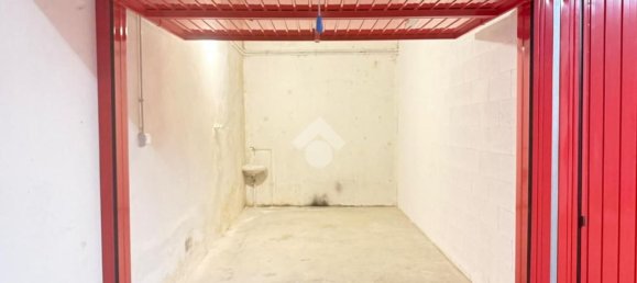 مرآب في Trieste, Italy 13متر مربع رقم 324050 4