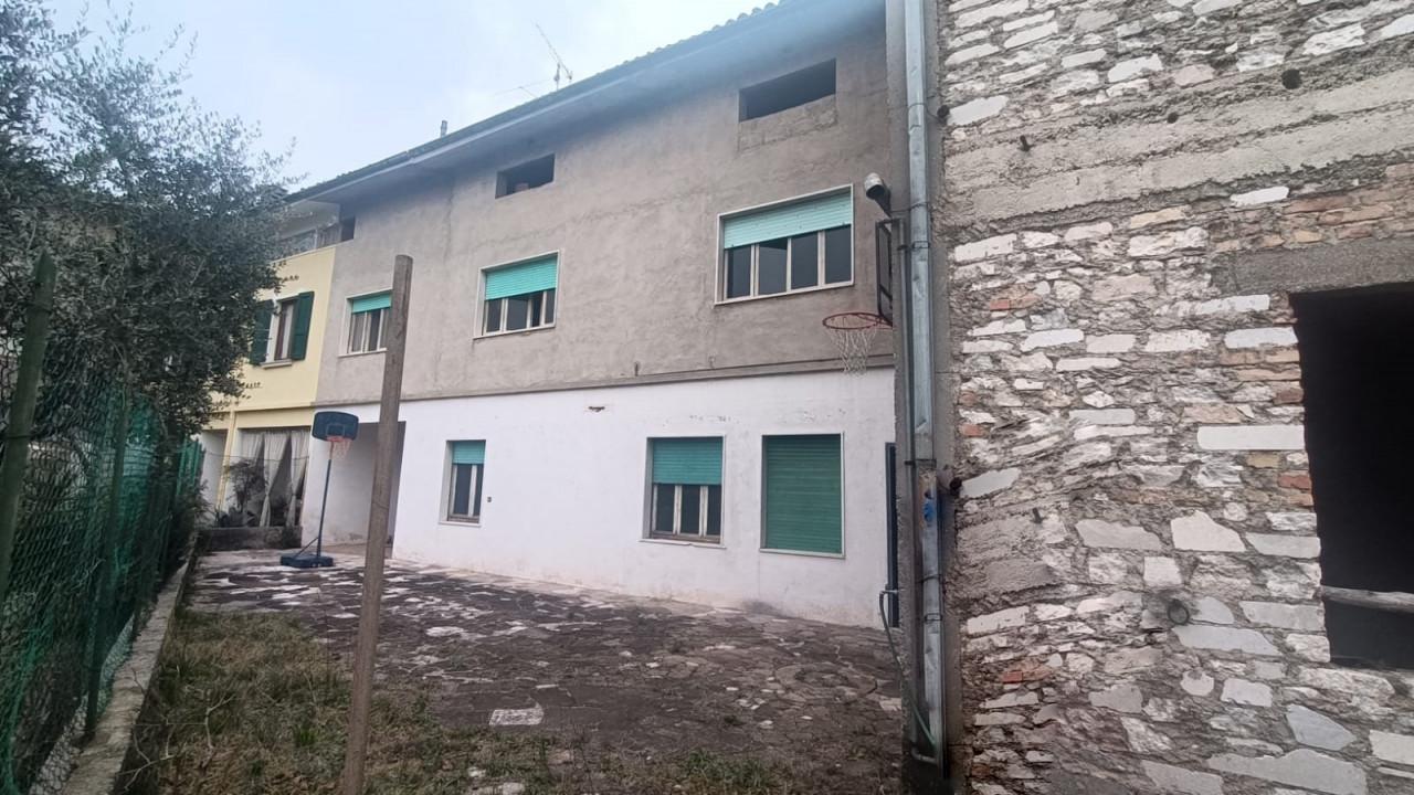 Casa de 5 habitaciónes en Paitone, Italy No. 232364