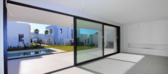 4 bedrooms Villa in Marbella, Spain No. 98877 28