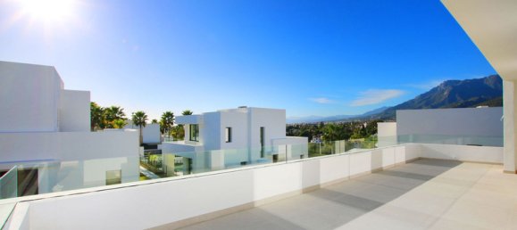 4 bedrooms Villa in Marbella, Spain No. 98877 44