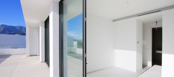 4 bedrooms Villa in Marbella, Spain No. 98877 43