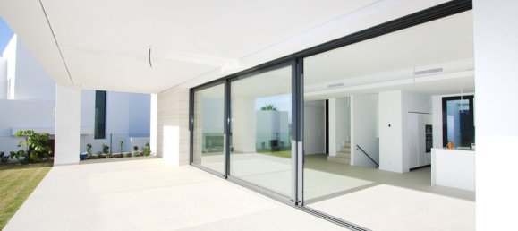 4 bedrooms Villa in Marbella, Spain No. 98877 15