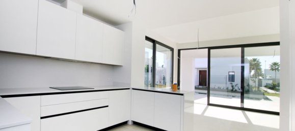 4 bedrooms Villa in Marbella, Spain No. 98877 24