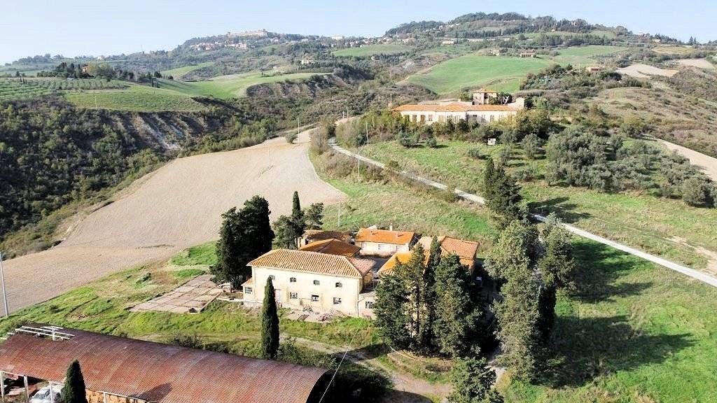 20 bedrooms House in Volterra, Italy No. 103296