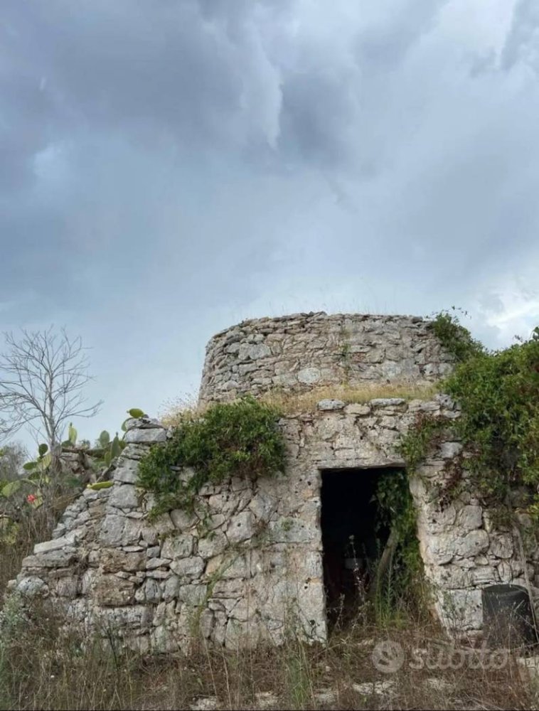 Terreno em Casarano, Italy 4500 m² N.º 330020