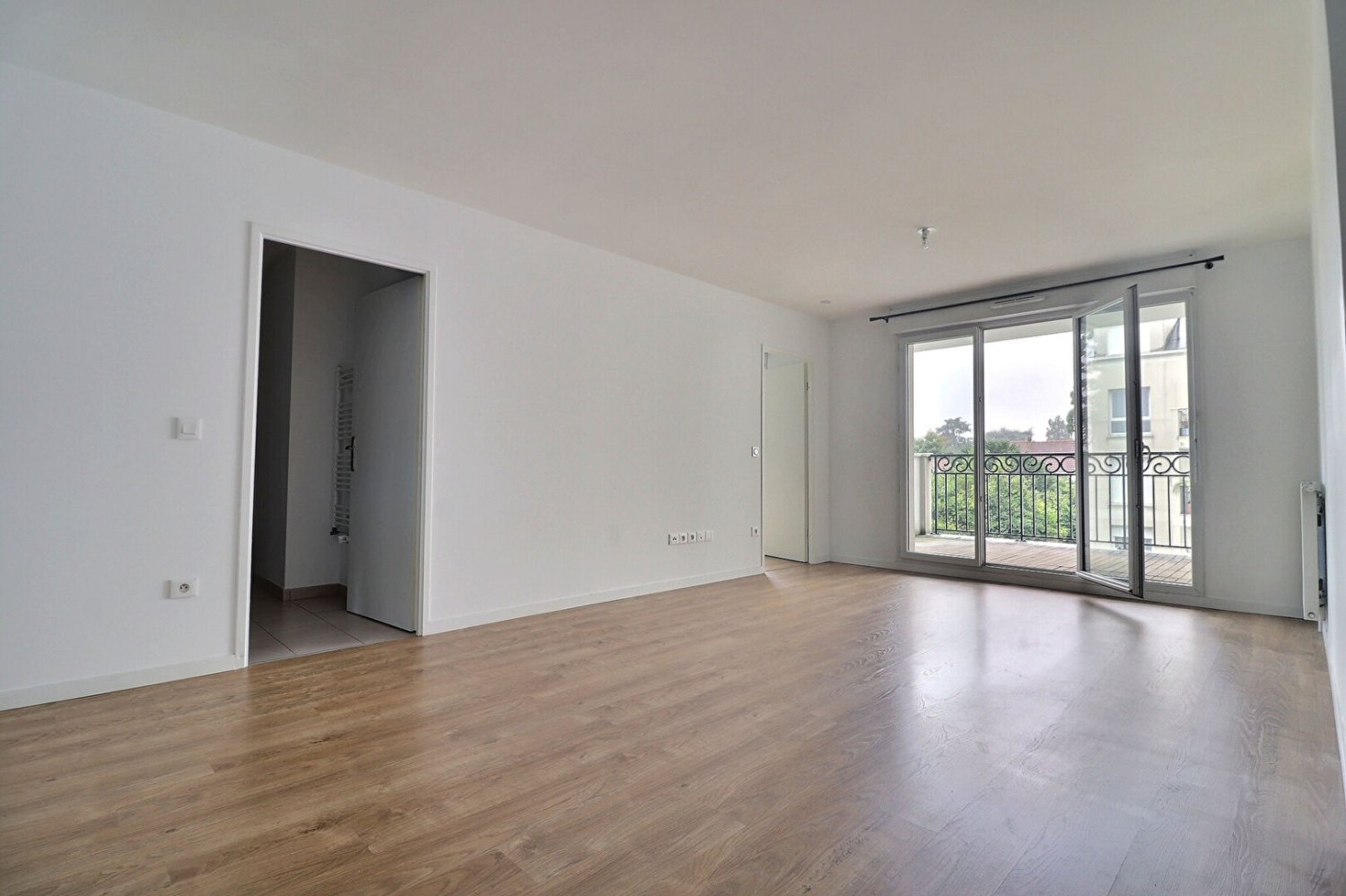 2-salle Appartement à Saint-Leu-la-Forêt, France No. 364063