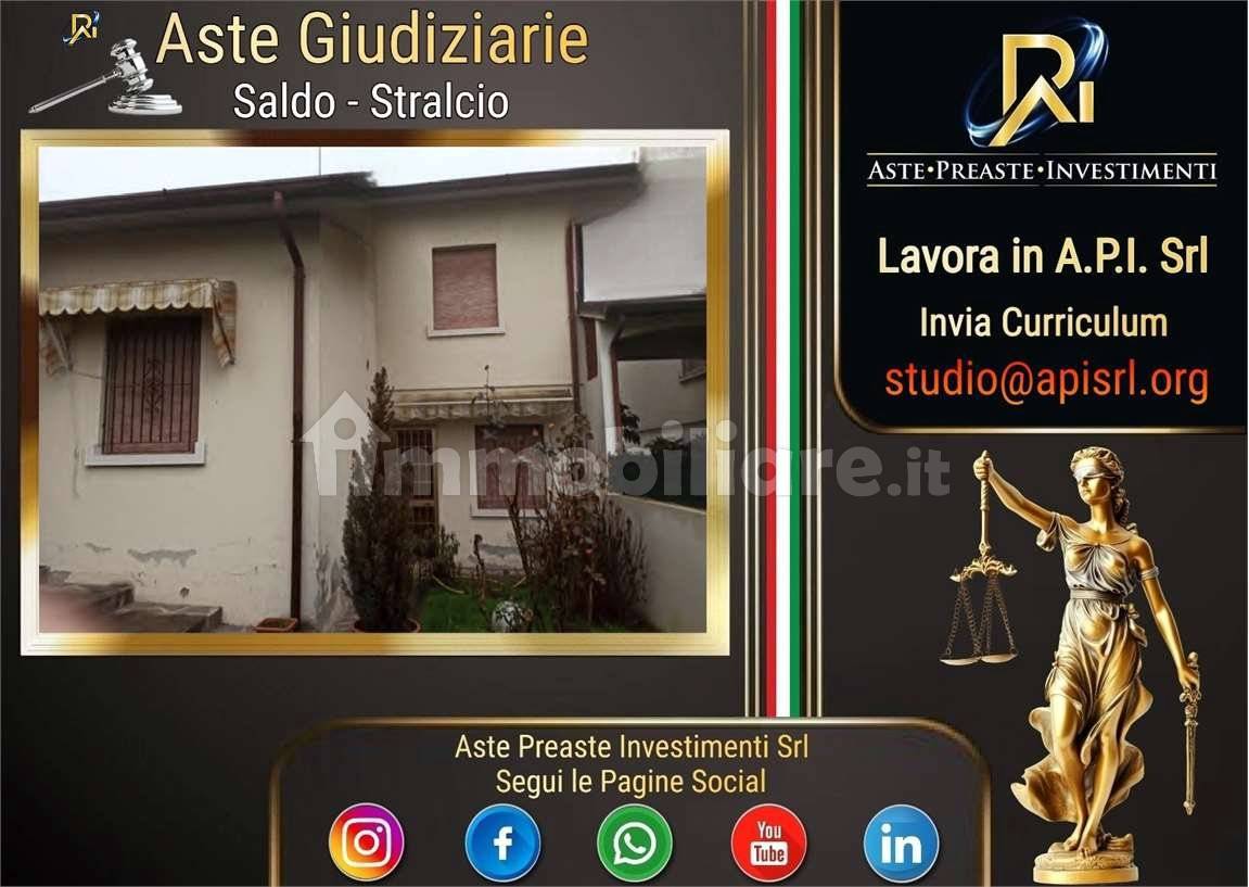 Квартира с 4 спальнями в Кремона, Италия № 276596