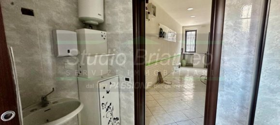 1-salle Propriété commerciale à Carate Brianza, Italy No. 268581 11