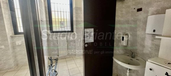 1-salle Propriété commerciale à Carate Brianza, Italy No. 268581 5