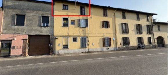 3 rooms Apartment in Casnate con Bernate, Italy No. 277452 2