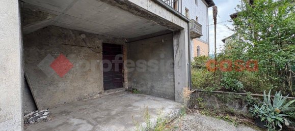 2 bedrooms House in Barga, Italy No. 323943 25