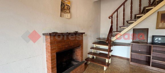 2 bedrooms House in Barga, Italy No. 323943 5