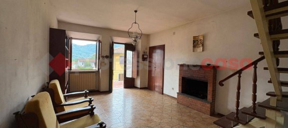 2 bedrooms House in Barga, Italy No. 323943 8