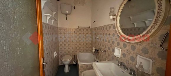 2 bedrooms House in Barga, Italy No. 323943 9