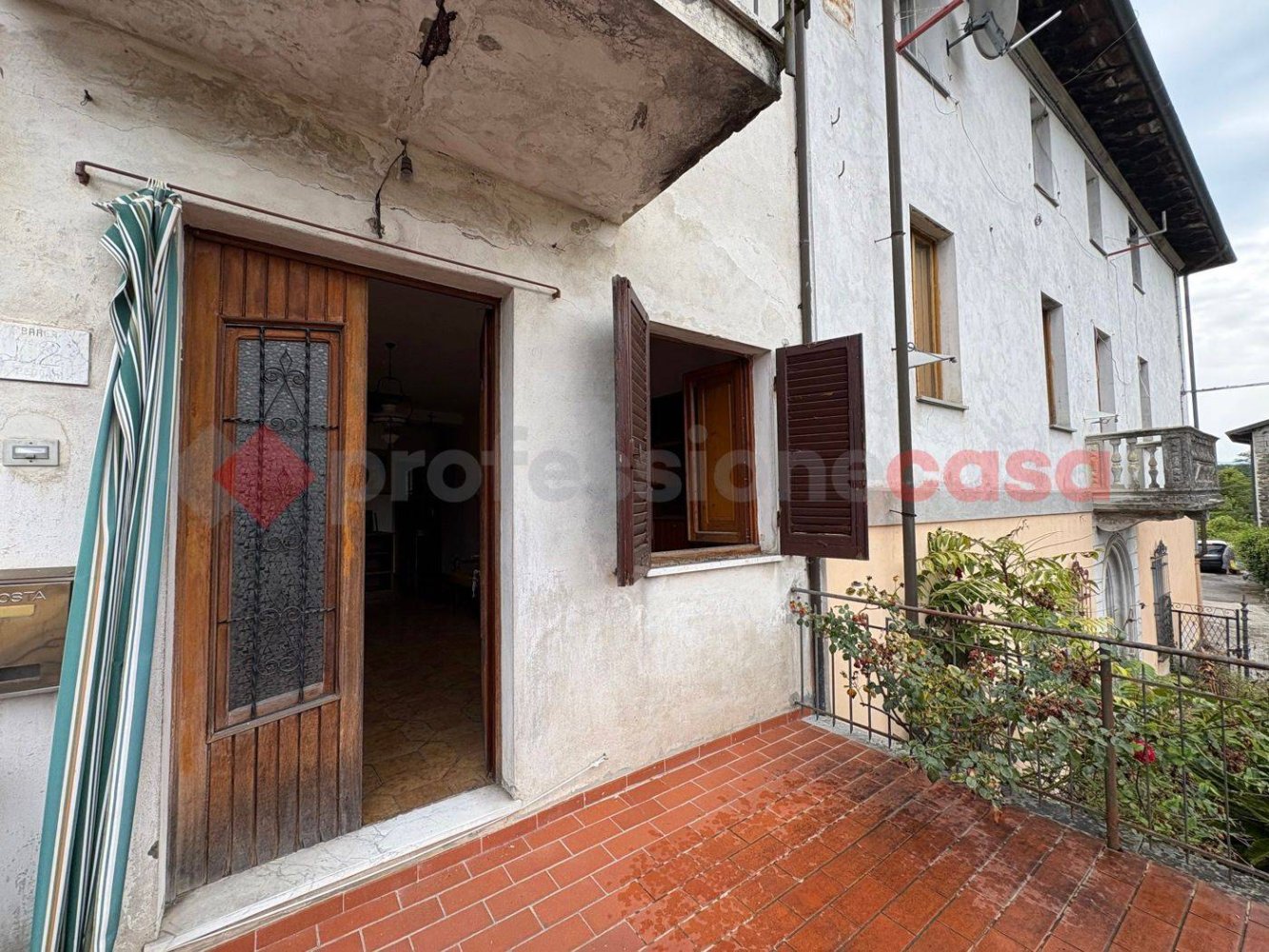 2 bedrooms House in Barga, Italy No. 323943