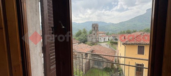 2 bedrooms House in Barga, Italy No. 323943 17