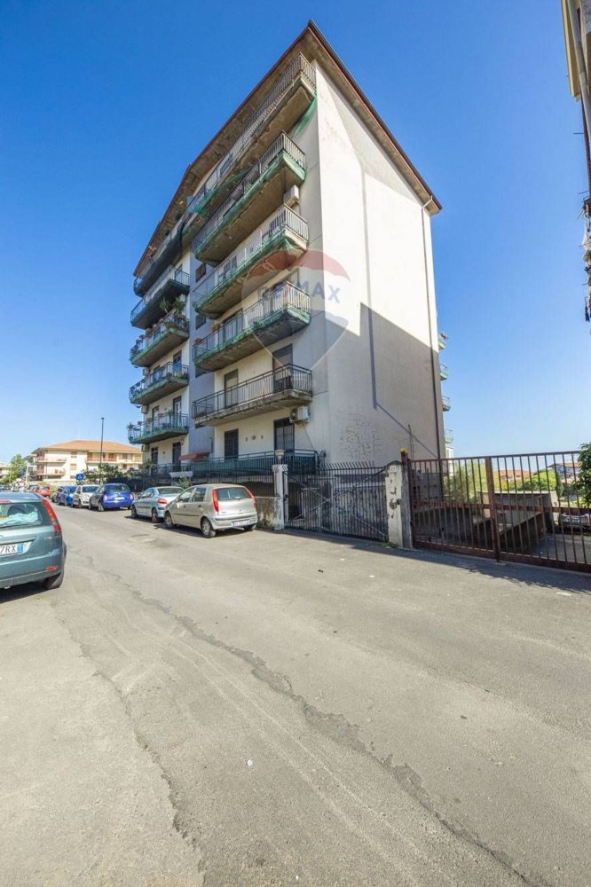 4-salle Appartement à Misterbianco, Italy No. 88076