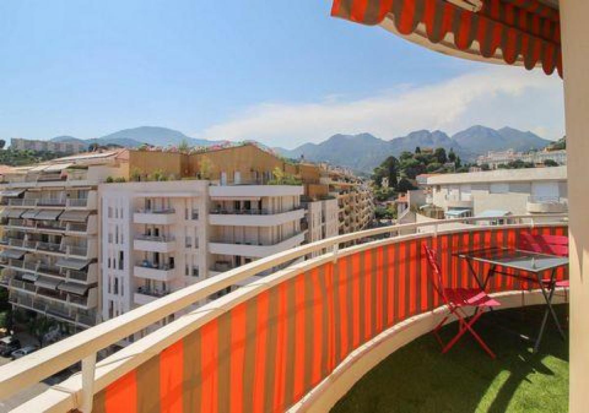 3 bedrooms Condo in Menton, France No. 3103