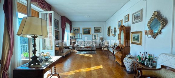2 bedrooms Apartment in Florence, Italy No. 52073 3