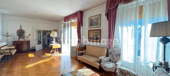 2 bedrooms Apartment in Florence, Italy No. 52073 2