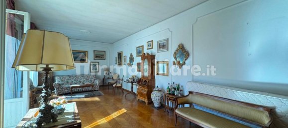 2 bedrooms Apartment in Florence, Italy No. 52073 4