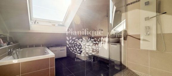 Apartamento de 4 dormitorios en Bonneville, France No. 301573 8