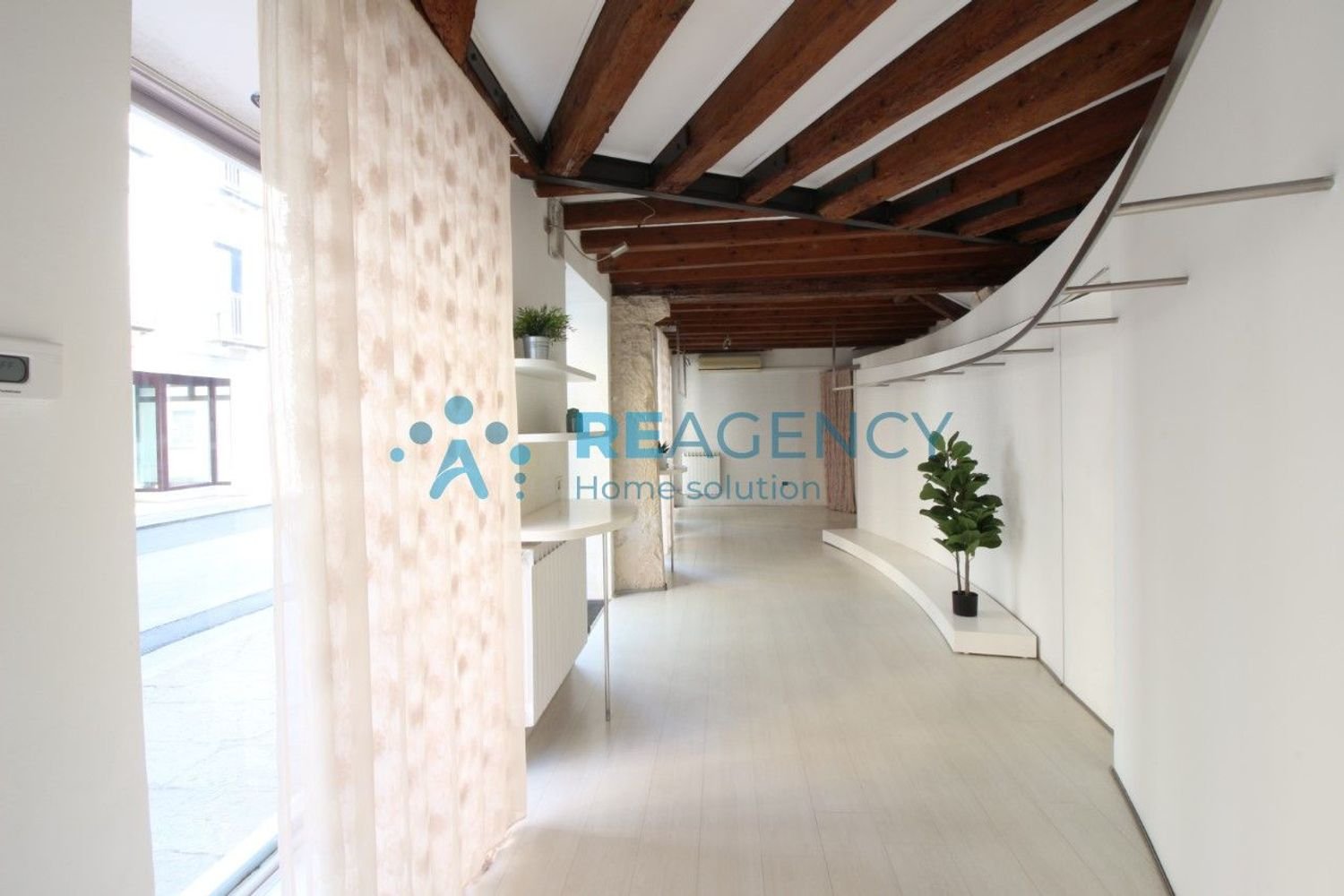 248m² Building in Thiene, Italy No. 274718