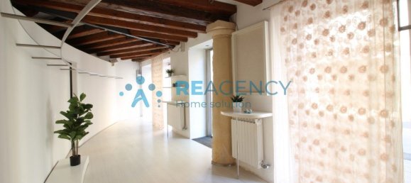 248m² Building in Thiene, Italy No. 274718 3