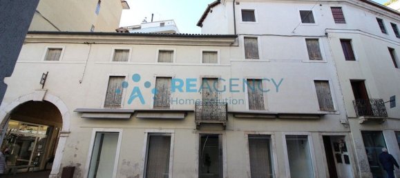 248m² Building in Thiene, Italy No. 274718 16