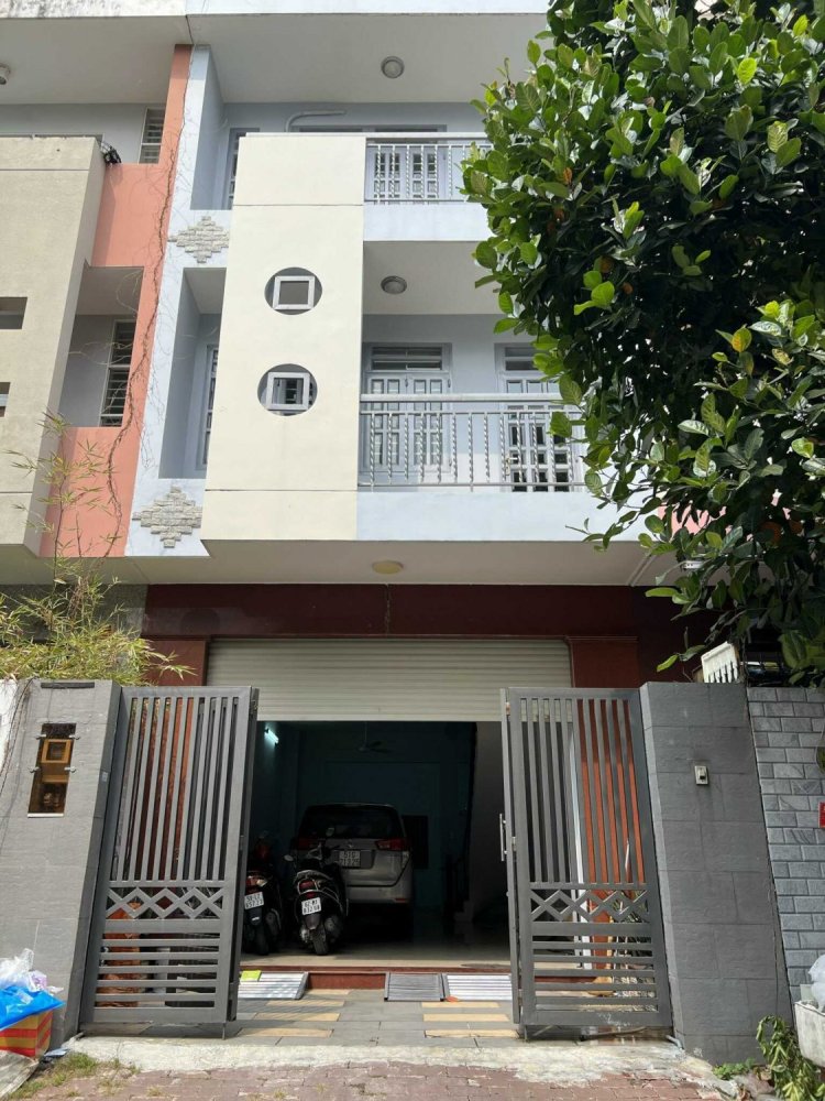 95m² Townhouse in Binh Chanh, Vietnam No. 19282