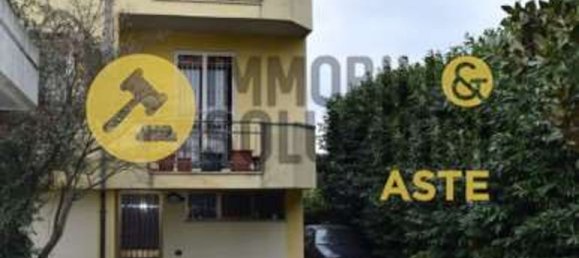 5-salle Appartement à Romano di Lombardia, Italy No. 278498 4