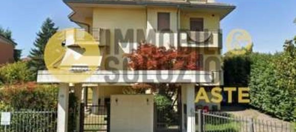 5-salle Appartement à Romano di Lombardia, Italy No. 278498 2