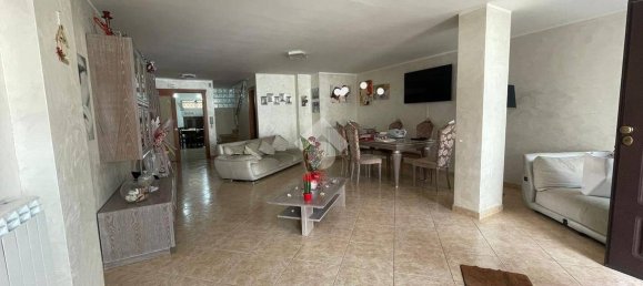 3 Schlafzimmer Doppelhaus in Marano Marchesato, Italy, Nr. 111105 3