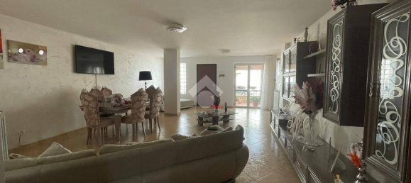 3 Schlafzimmer Doppelhaus in Marano Marchesato, Italy, Nr. 111105 4