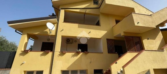 3 Schlafzimmer Doppelhaus in Marano Marchesato, Italy, Nr. 111105 19