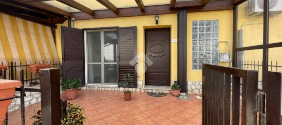 3 Schlafzimmer Doppelhaus in Marano Marchesato, Italy, Nr. 111105 18