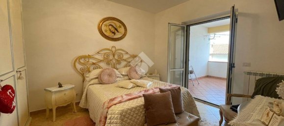 3 Schlafzimmer Doppelhaus in Marano Marchesato, Italy, Nr. 111105 9