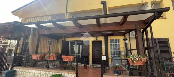 3 Schlafzimmer Doppelhaus in Marano Marchesato, Italy, Nr. 111105 17