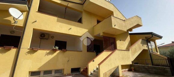 3 Schlafzimmer Doppelhaus in Marano Marchesato, Italy, Nr. 111105 20