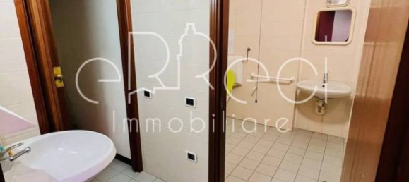 6 bedrooms Apartment in Mantua, Italy No. 346775 8