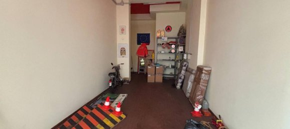 33m² Garage in Trieste, Italy No. 137559 2