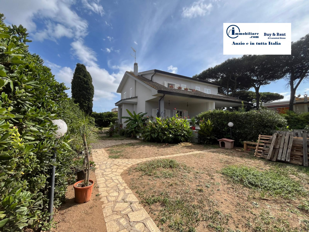 Villa de 3 dormitorios en Anzio, Italy No. 388305