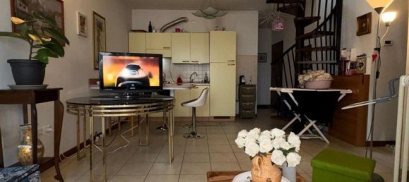 3 rooms Apartment in Forlì, Italy No. 190930 3