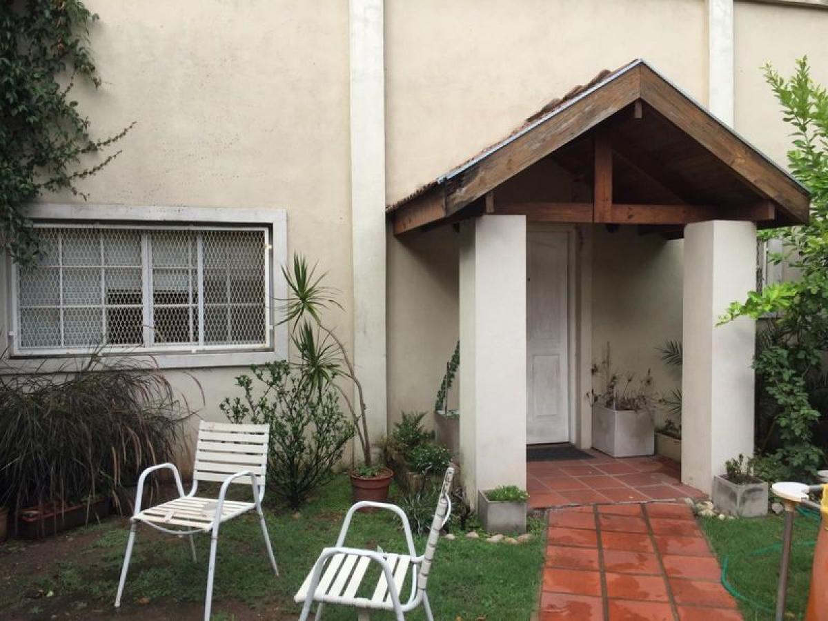 Casa de 3 dormitorios en Lomas de Zamora, Argentina No. 71631